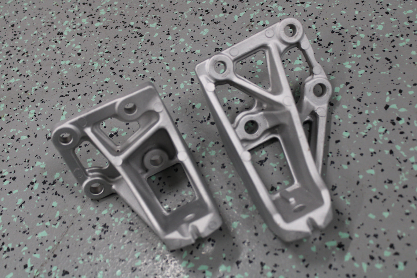 R33 GTST/GT Alloy Engine Mount Brackets - Vapor honed