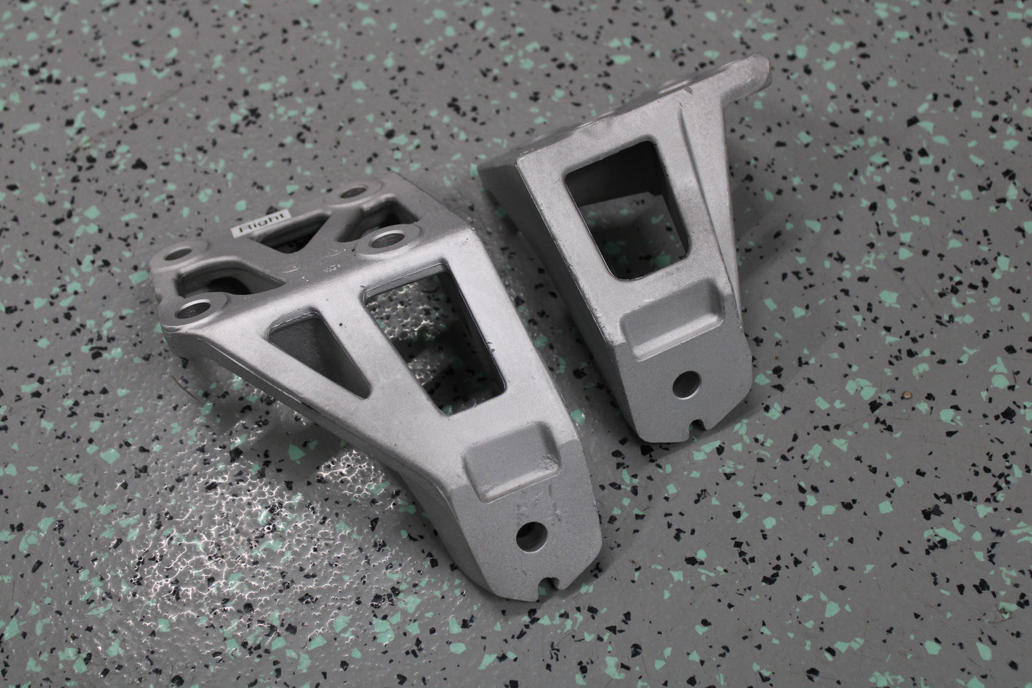 R33 GTST/GT Alloy Engine Mount Brackets - Vapor honed